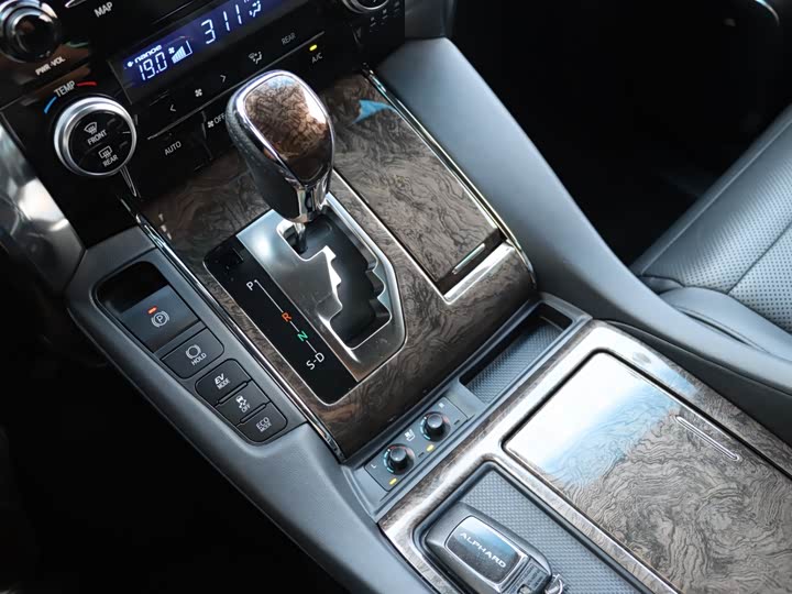 Toyota Alphard 2021 2021款 双擎 2.5L 尊贵版