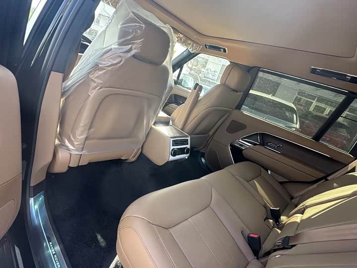 Land Rover Range Rover 2026 2026款 3.0 L6 400PS SE长轴版