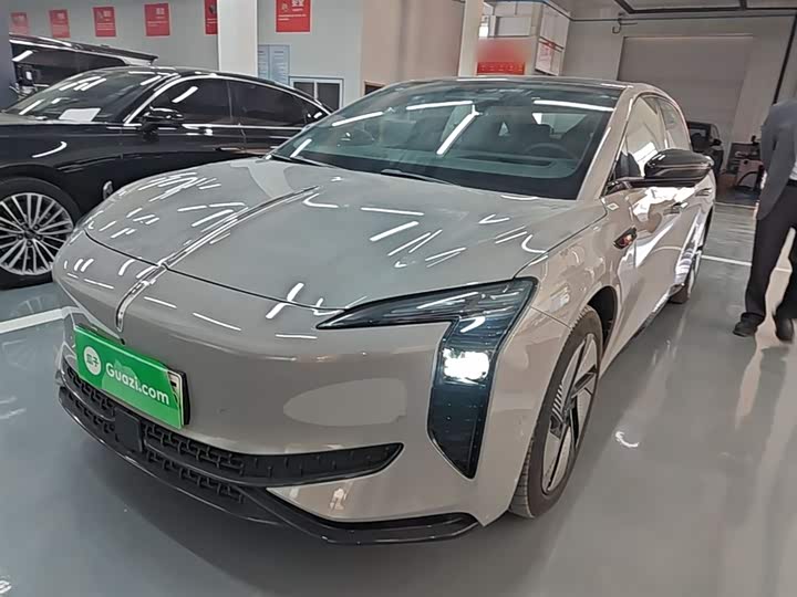 2025 Hongqi EH7