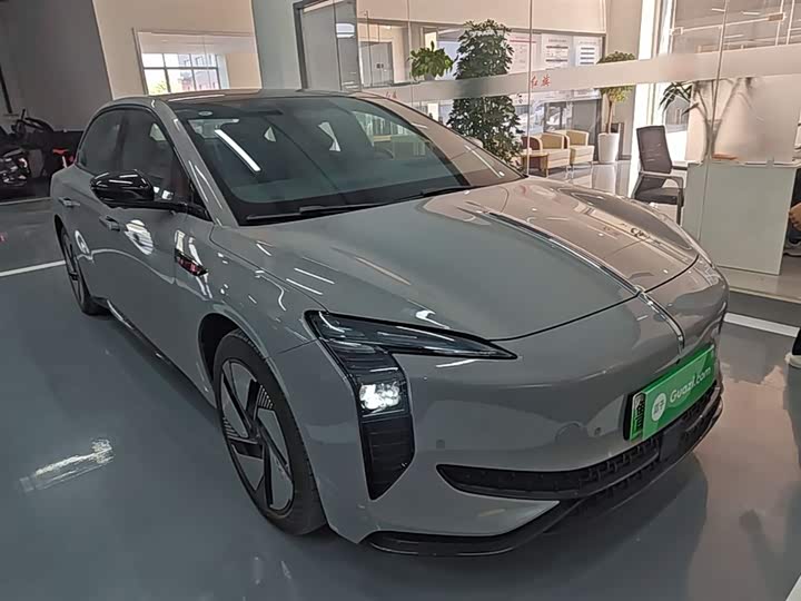 2025 Hongqi EH7
