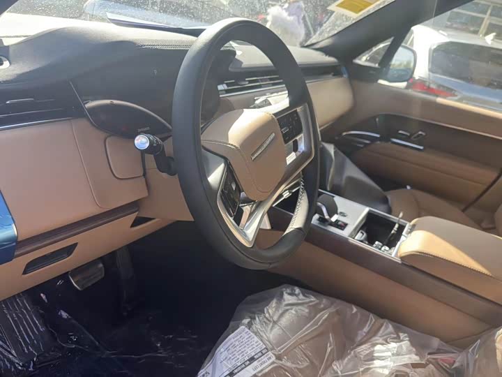 Land Rover Range Rover 2026 2026款 3.0 L6 400PS SE长轴版 七座