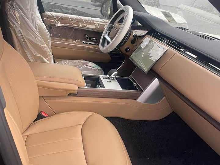 Land Rover Range Rover 2026 2026款 3.0 L6 400PS SE长轴版 七座