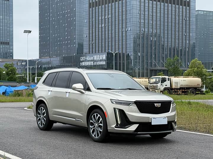 Photo 3 - Cadillac XT6