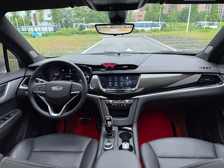 Photo 5 - Cadillac XT6