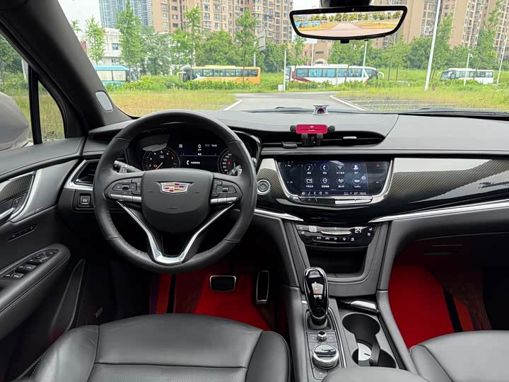Photo 7 - Cadillac XT6