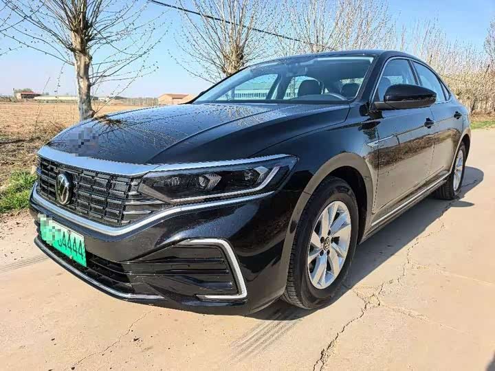 2025 Volkswagen Passat Hybrid