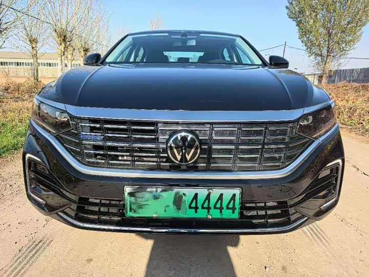 2025 Volkswagen Passat Hybrid