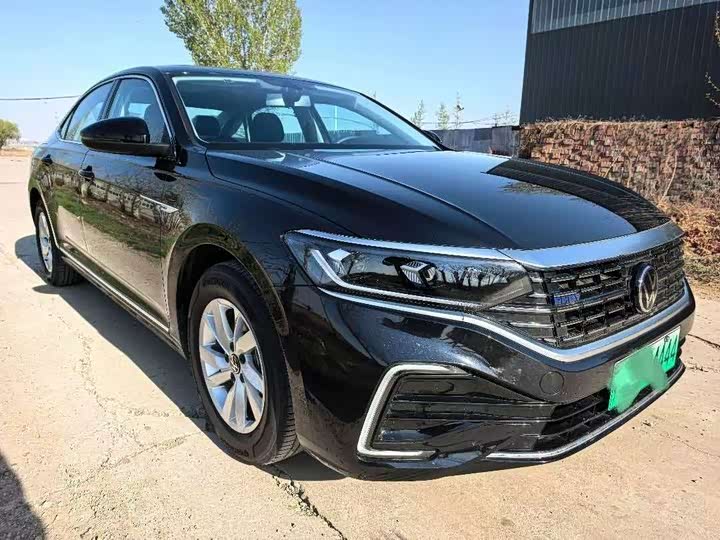 2025 Volkswagen Passat Hybrid