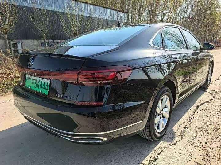 2025 Volkswagen Passat Hybrid