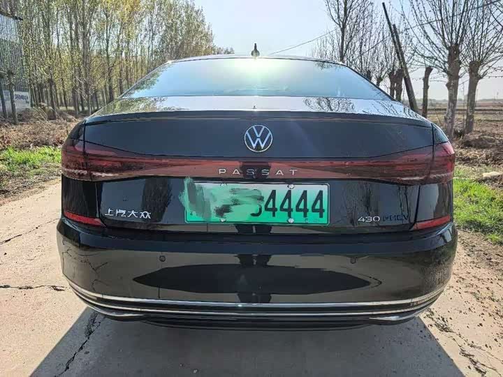 2025 Volkswagen Passat Hybrid