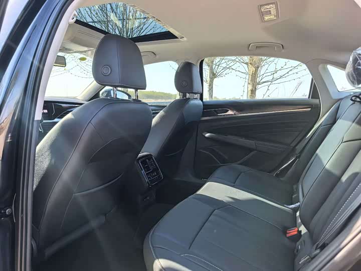Volkswagen Passat Hybrid 2025 2025款 430PHEV 混动商务版