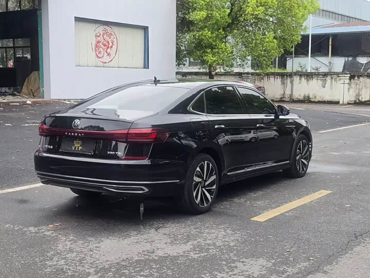 Фото 7 - Volkswagen Passat