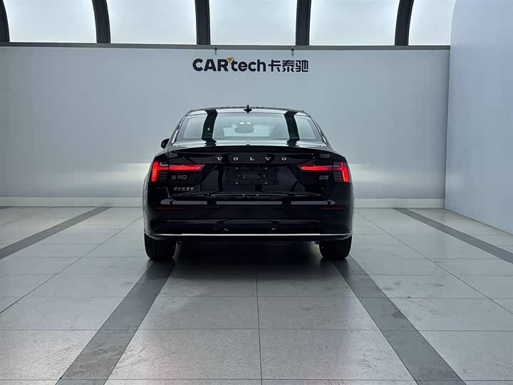 2026 Volvo S90