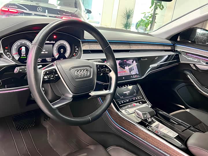 Фото 5 - Audi A8