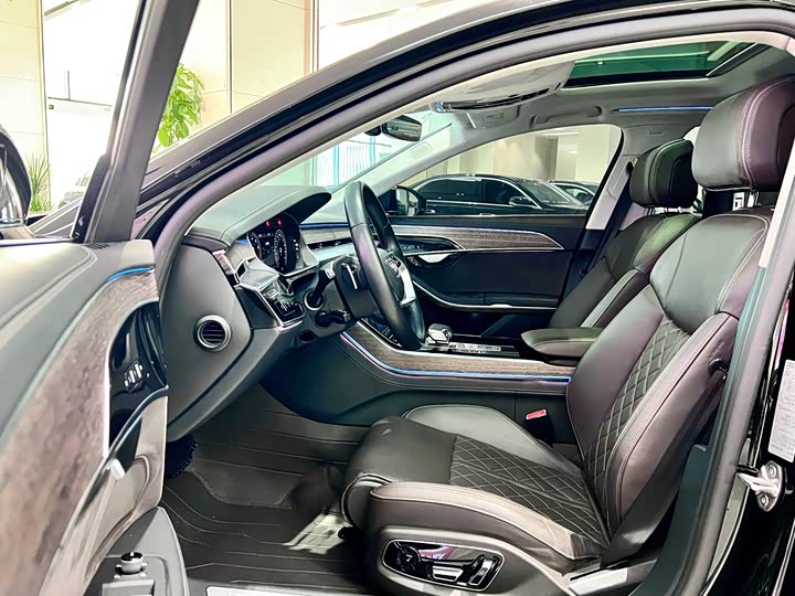 Фото 7 - Audi A8