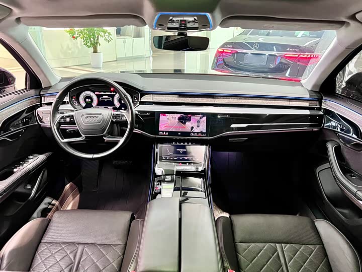 Фото 8 - Audi A8