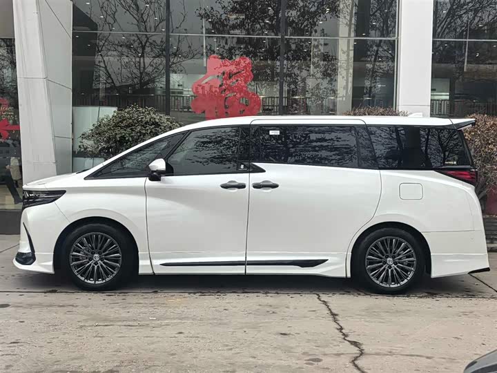 Фото 2 - Toyota Alphard