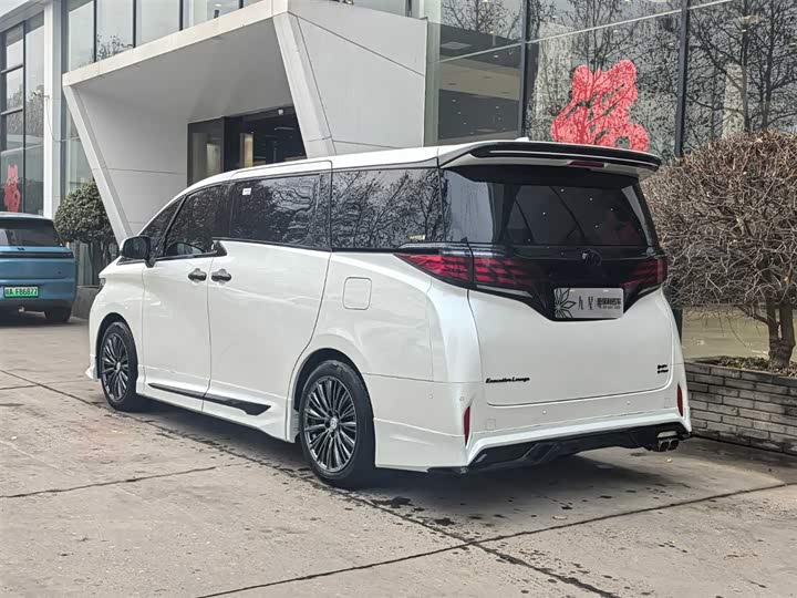 Фото 3 - Toyota Alphard
