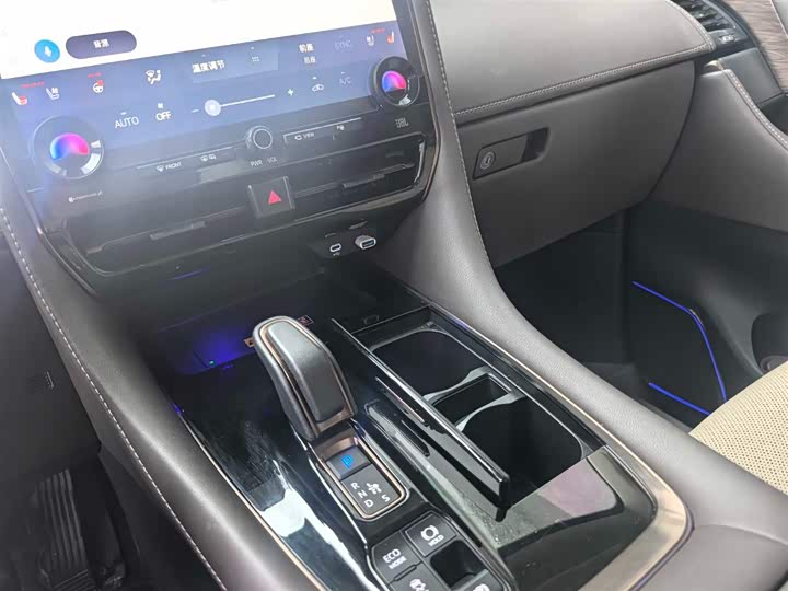 Фото 8 - Toyota Alphard