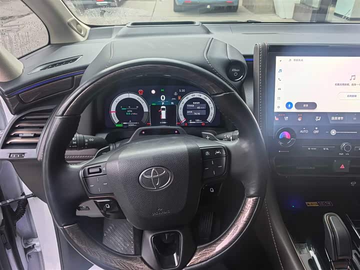 Фото 9 - Toyota Alphard