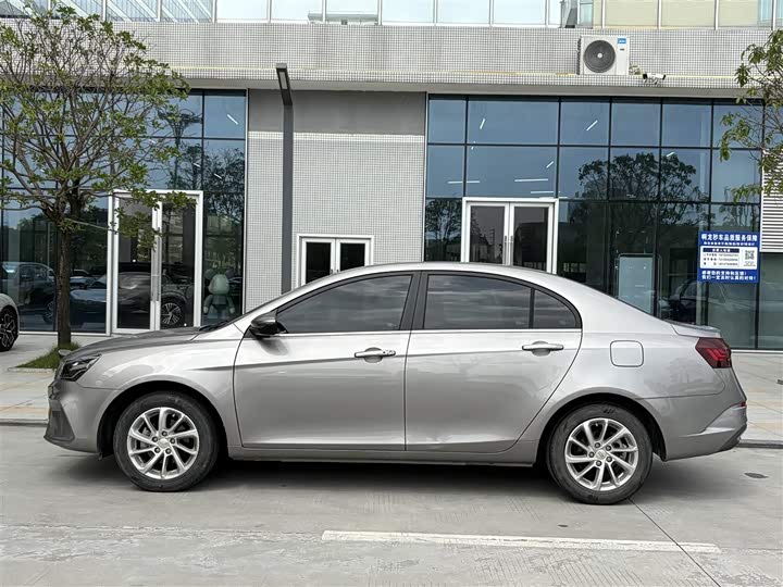 Фото 3 - Geely Emgrand