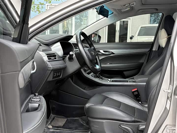 Фото 6 - Geely Emgrand