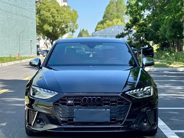Фото 2 - Audi S4