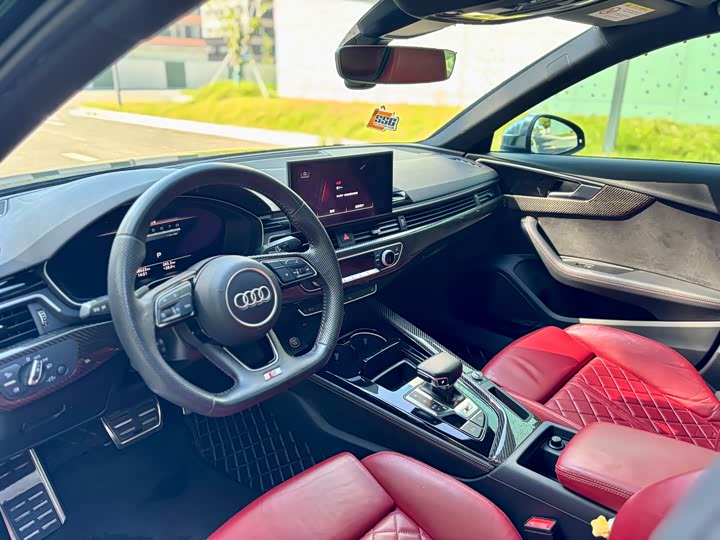 Фото 4 - Audi S4