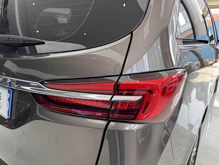 Zdjęcie 6 - Buick GL8 ES