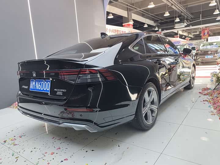 Zdjęcie 9 - Honda Accord