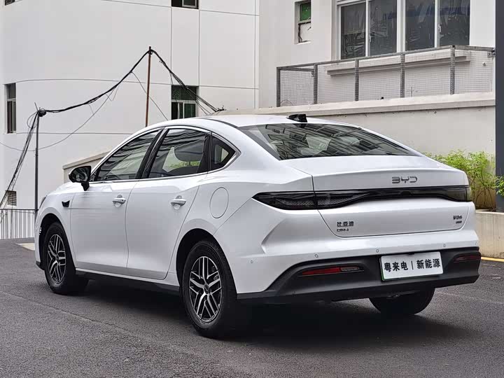 BYD Seal 05 DM-i Hybrid 2025 2025款 DM-i 智驾版 120KM旗舰型