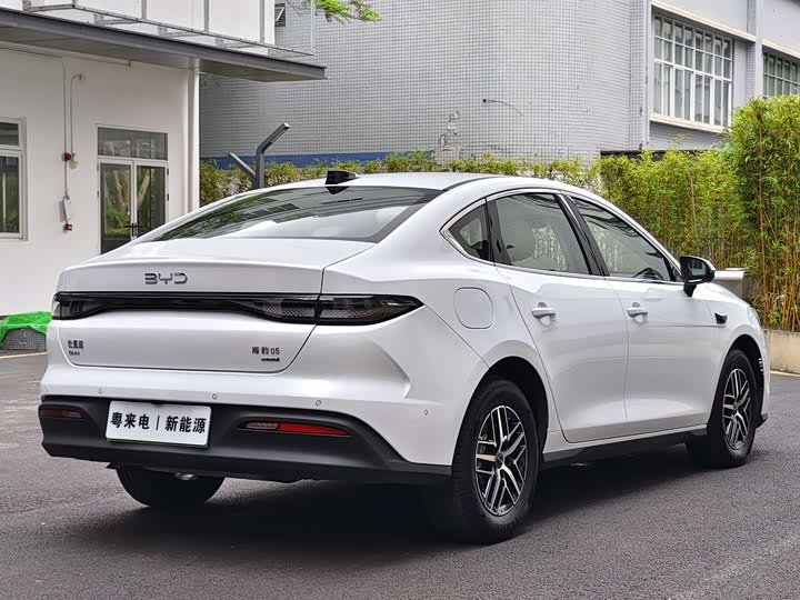 BYD Seal 05 DM-i Hybrid 2025 2025款 DM-i 智驾版 120KM旗舰型