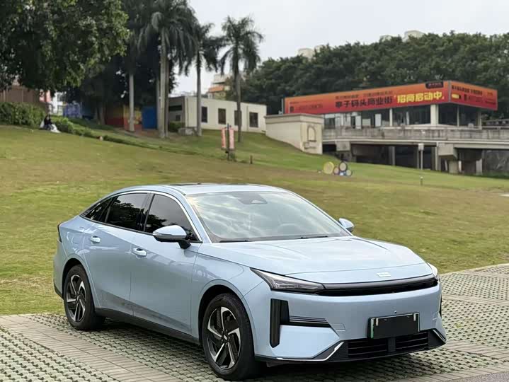 Geely Galaxy L6 2025 2025款 EM-i 140km 探索+版