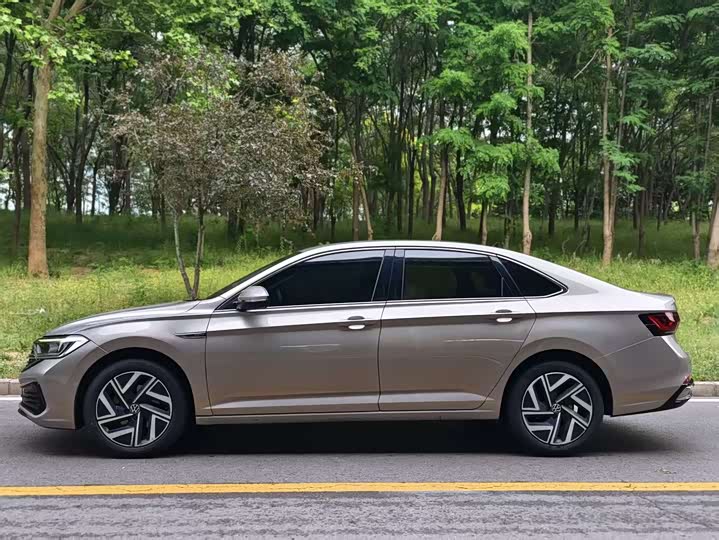Фото 3 - Volkswagen Sagitar L