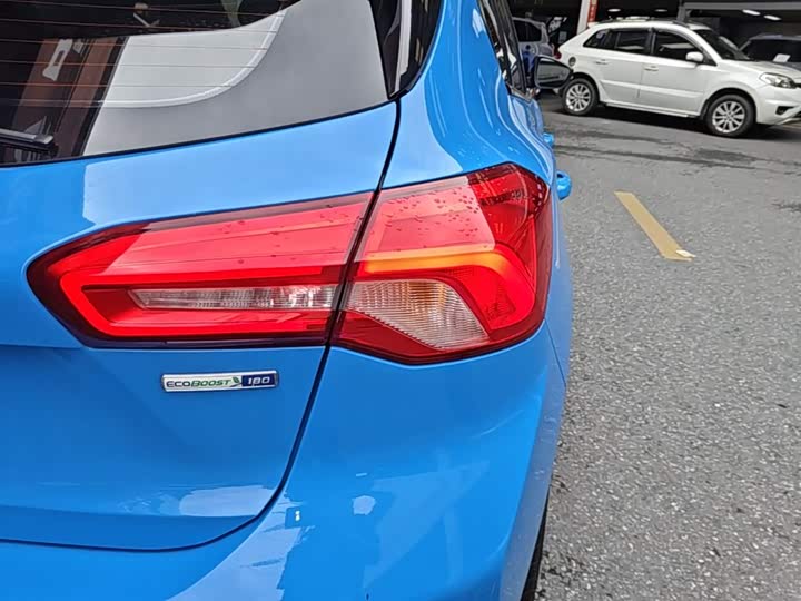 Ford Focus 2022 2022款 两厢 EcoBoost 180 自动ST Line