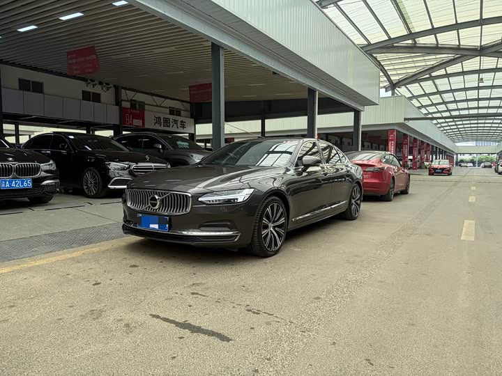 Фото 1 - Volvo S90
