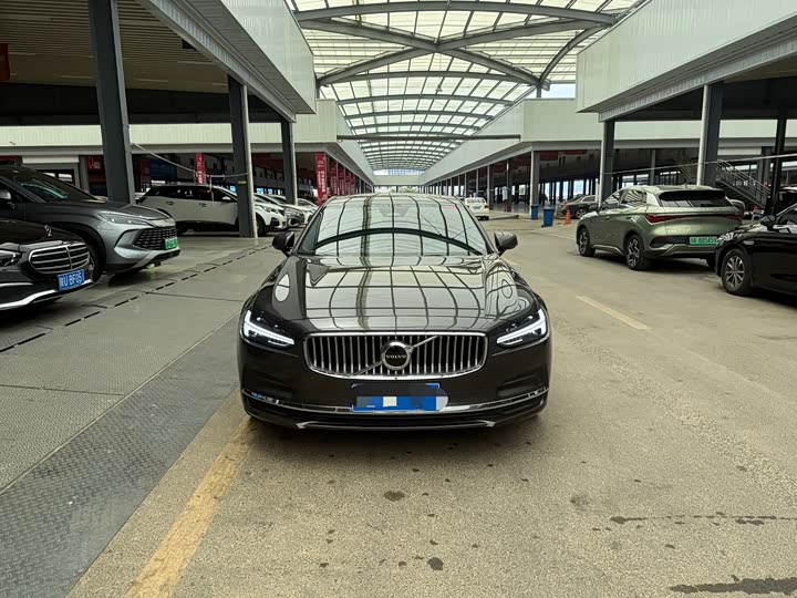 Фото 2 - Volvo S90