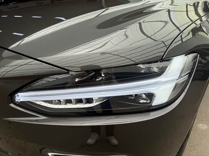 Фото 4 - Volvo S90