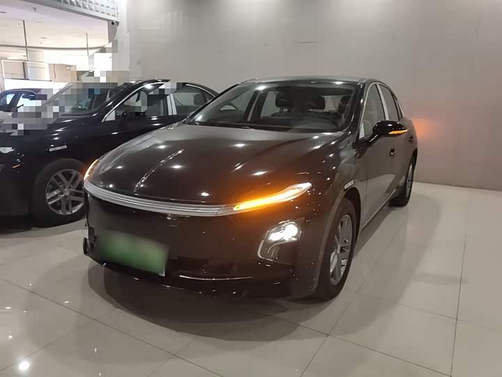 Фото 2 - Hongqi E-QM5