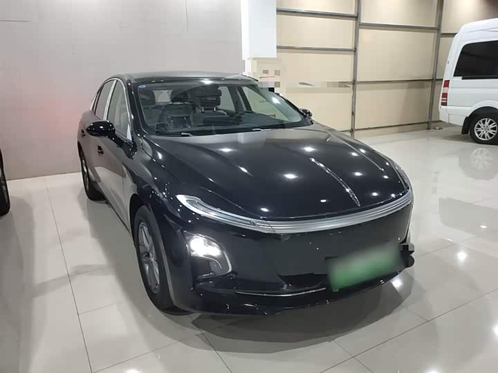 Фото 4 - Hongqi E-QM5