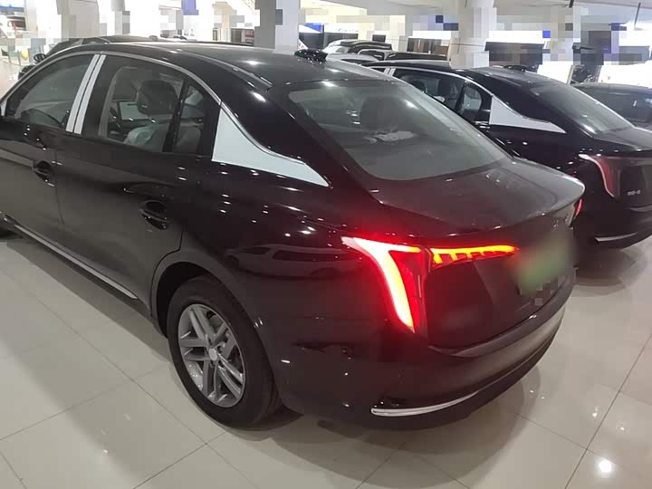 Фото 5 - Hongqi E-QM5