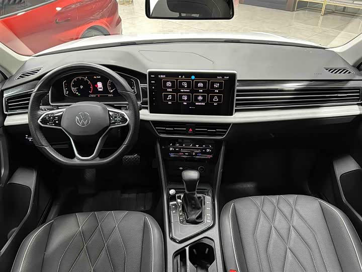 Фото 2 - Volkswagen Tiguan L Pro