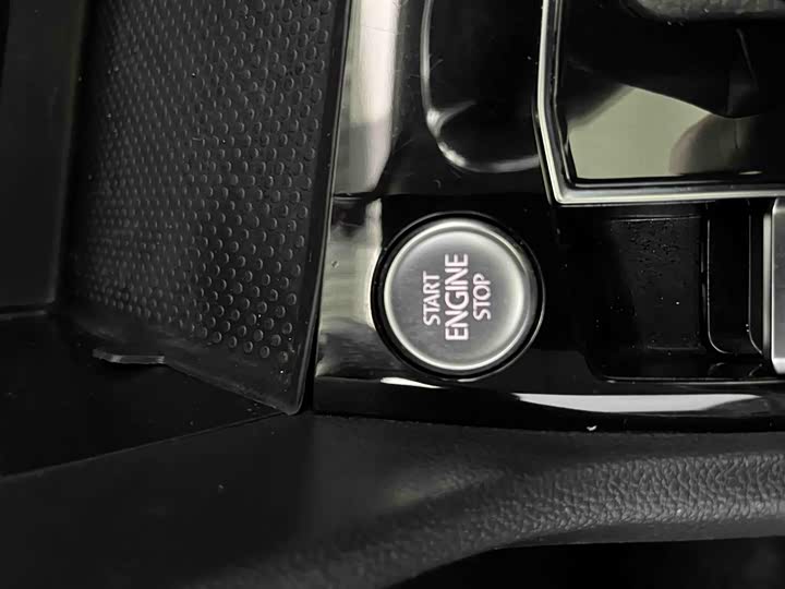 Фото 4 - Volkswagen Tiguan L Pro