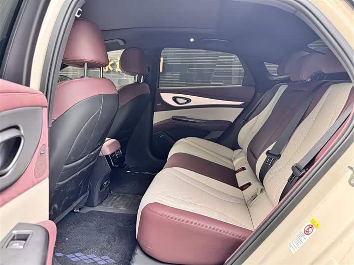 BYD Seal 07 DM-i Hybrid 2025 2025款 智驾版 DM-i 1.5L 125km 尊贵型