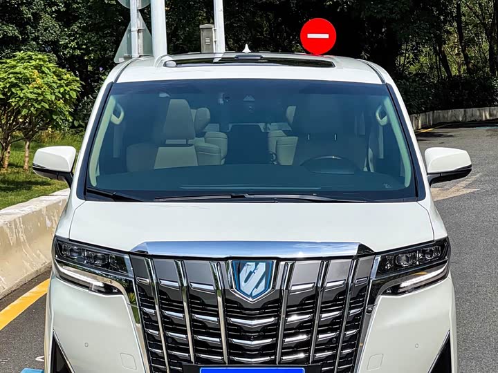 Фото 2 - Toyota Alphard