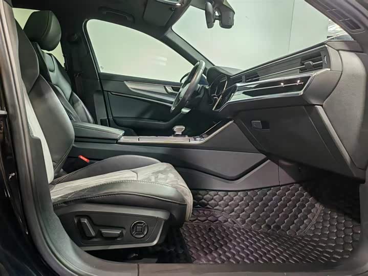 Фото 7 - Audi A6L