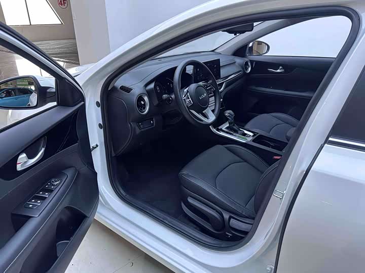 Zdjęcie 7 - Kia K3
