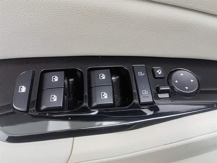 Kia Sportage 2023 2023款 1.5T 两驱尊贵版