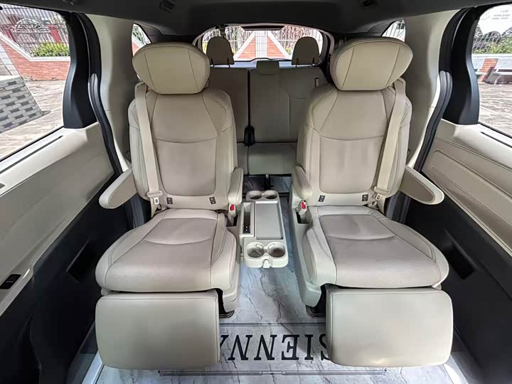 Toyota Sienna 2021 2021款 2.5L混动 尊贵版