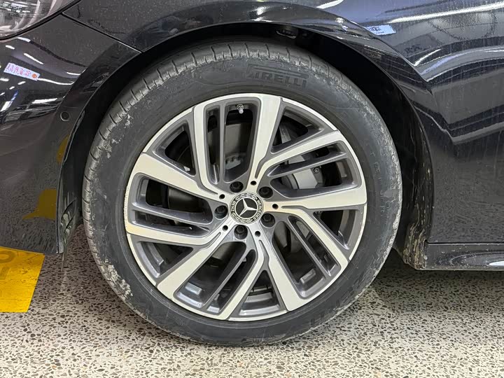 Photo 5 - Mercedes-Benz E-Class